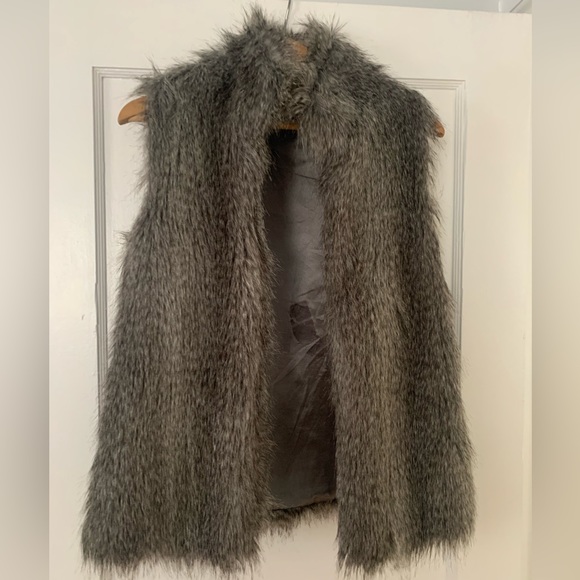 Calvin Klein fur vest - Picture 1 of 3